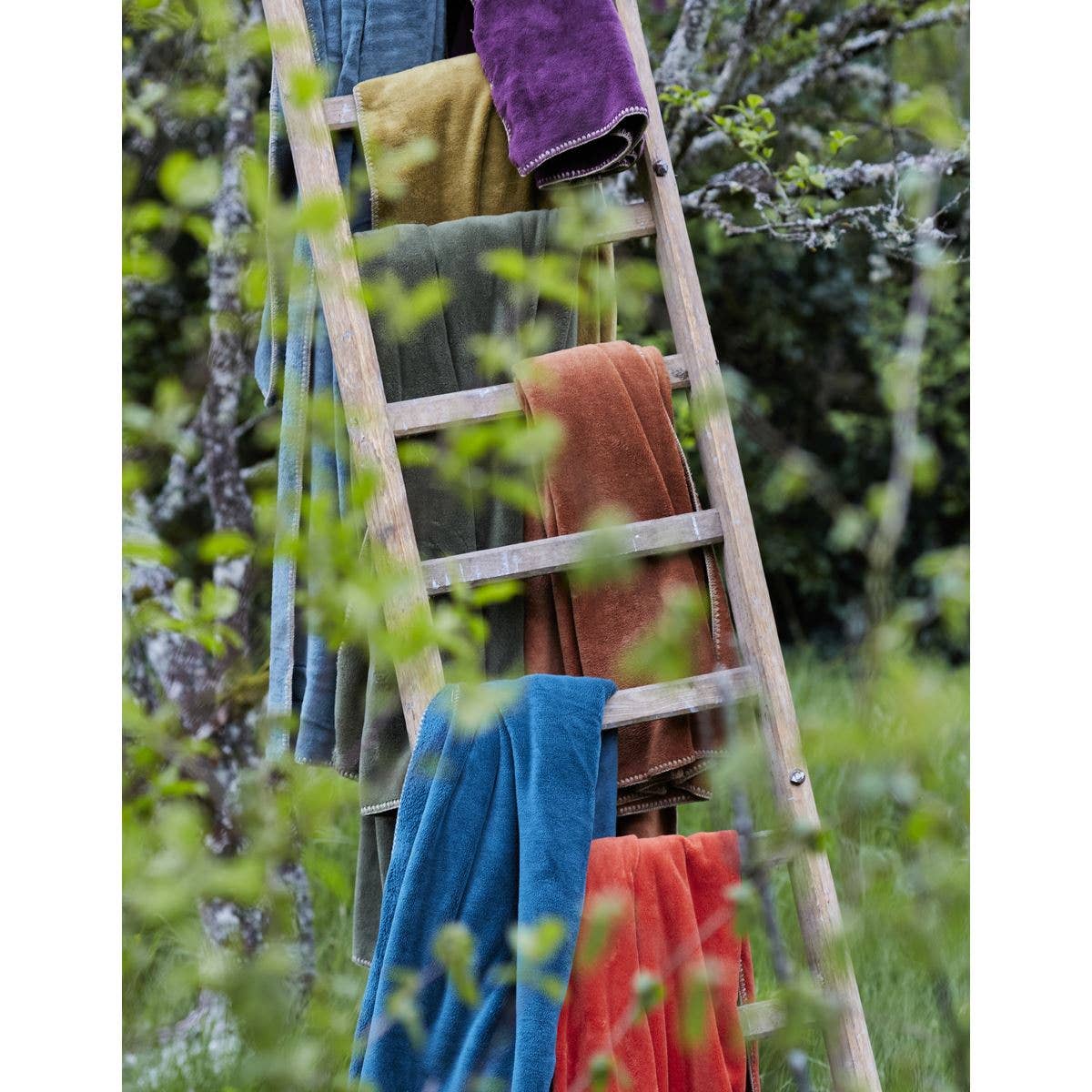 Manta polar naranja bruñida bien abrigada