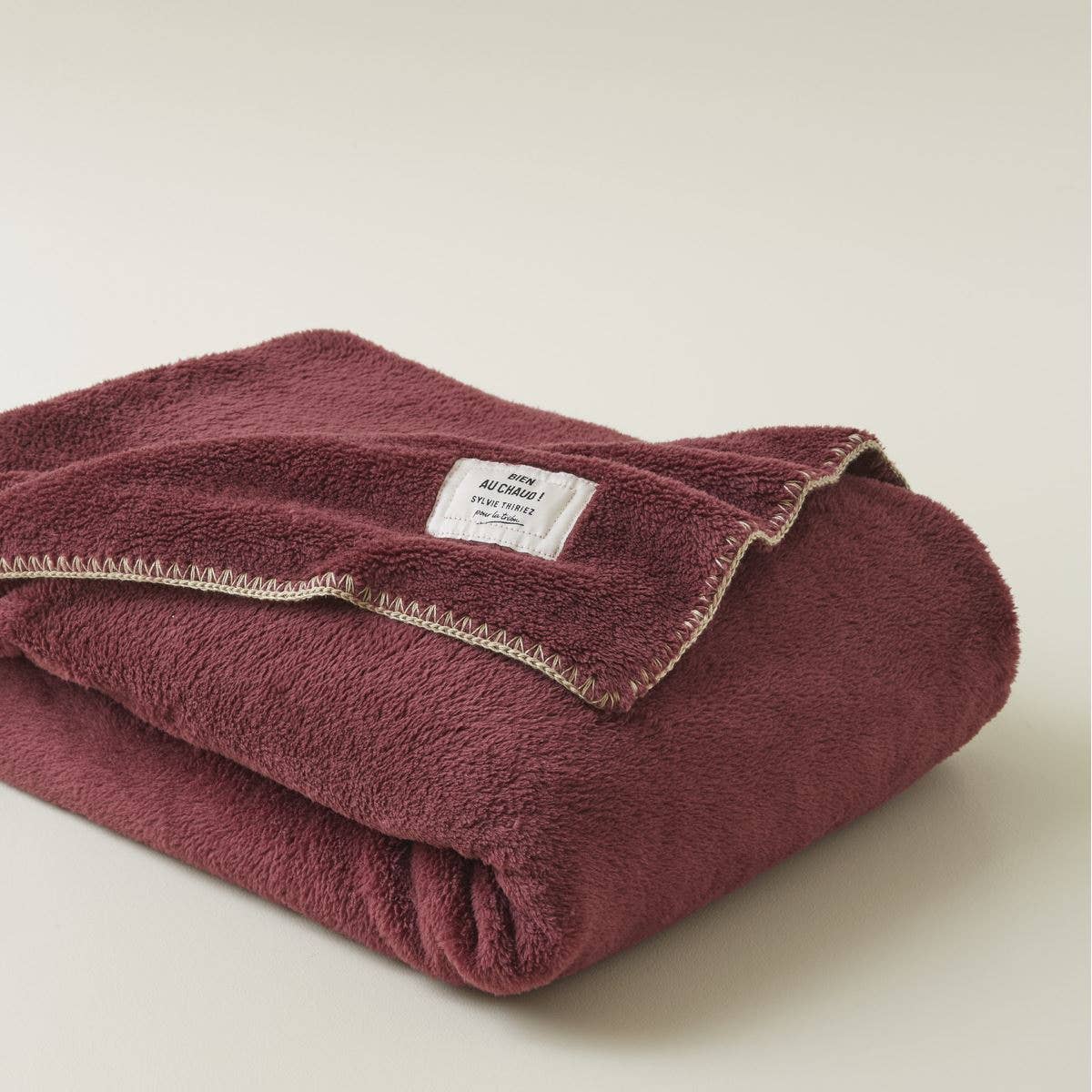 Manta polar bien calentita Berenjena